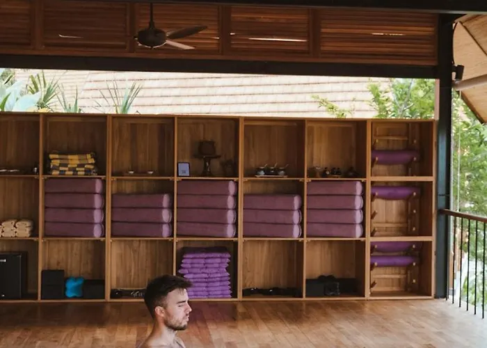 Deep Roots Dive & Yoga 4* Ped